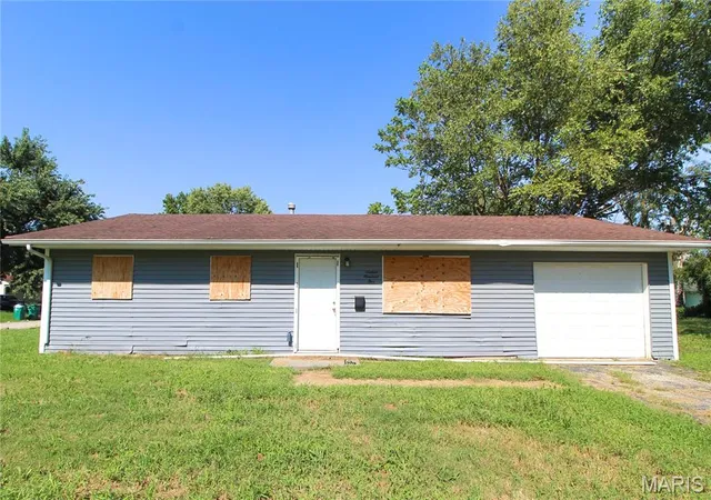 1st image of 1605 Parklane Dr, East Saint Louis, IL 62206 | MLS# MIS26053539
