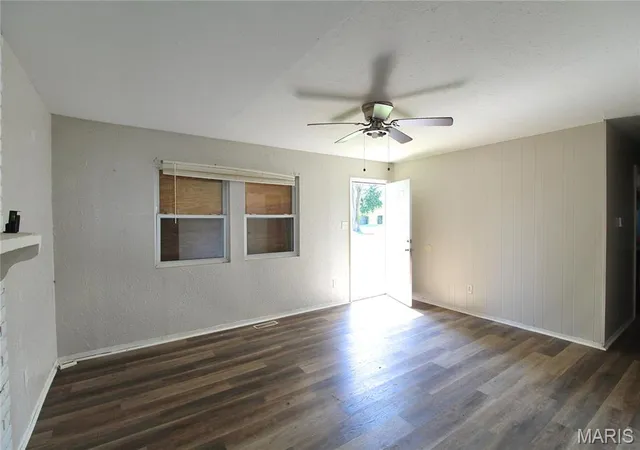 Photo 2 of Single family home for sale at 1605 Parklane Dr, East Saint Louis, IL 62206 | MLS# MIS26053539 | Listing updated on 2026-09-03