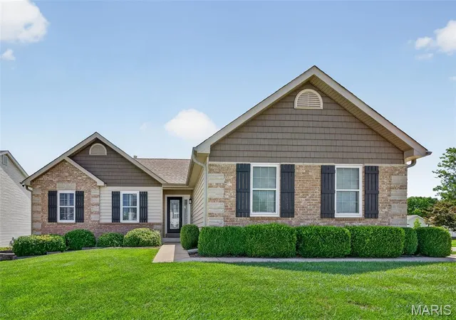 2nd image of 41 Old Yorktown Ct, Wentzville, MO 63385 | MLS# MIS26053540