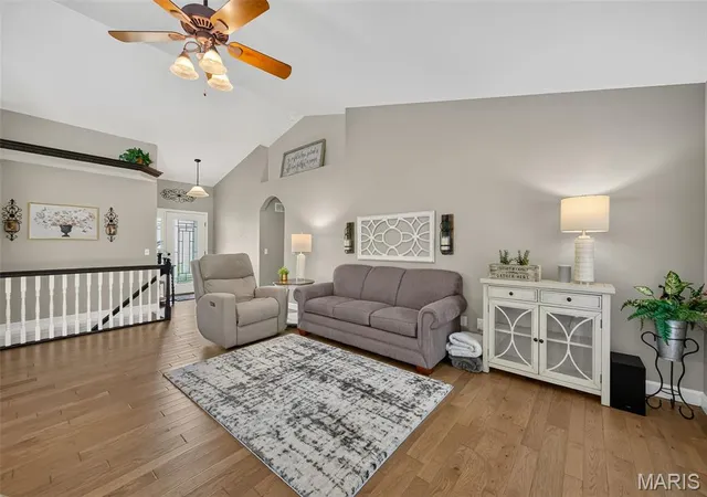 Photo 3 of Sale Pending at 41 Old Yorktown Ct, Wentzville, MO 63385 | MLS# MIS26053540 | Listing updated on 2026-09-01