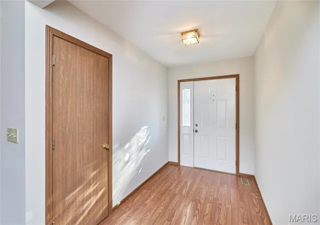 Photo 3 of Sale Pending at 28759 Winding Woods Cir, Wright City, MO 63390 | MLS# MIS26053543 | Listing updated on 2026-09-07