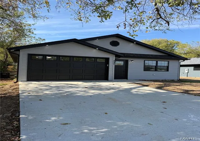 Single family home for sale at 437 Polk Ave, Lebanon, MO 65536 | MLS# MIS26053545