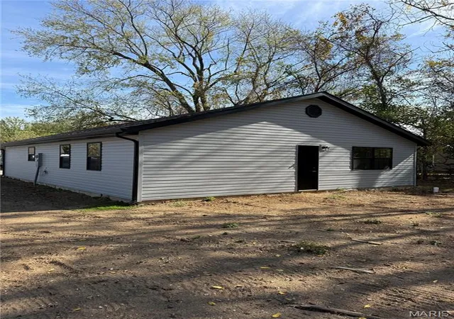 Photo 4 of Single family home for sale at 437 Polk Ave, Lebanon, MO 65536 | MLS# MIS26053545 | Listing updated on 2026-10-10