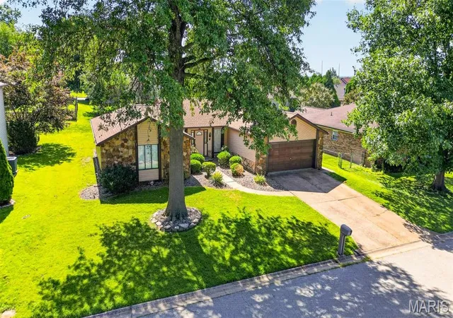 Photo 3 of Single family home for sale at 10 El Cerrito Dr, Belleville, IL 62221 | MLS# MIS26053551 | Listing updated on 2026-09-28