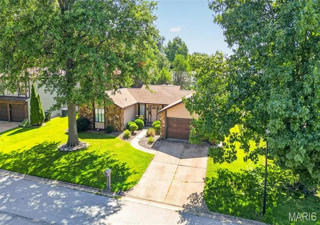 Photo 3 of Single family home for sale at 10 El Cerrito Dr, Belleville, IL 62221 | MLS# MIS26053551 | Listing updated on 2026-10-11