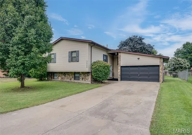 1st image of 2005 Maple Tree Ln, East Saint Louis, IL 62206 | MLS# MIS26053568