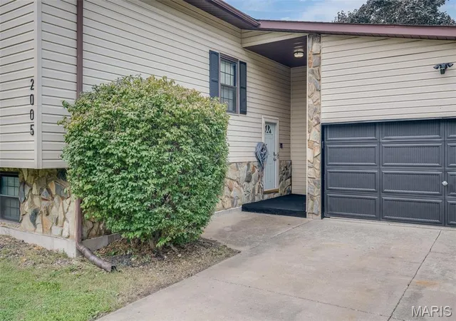 Photo 3 of Single family home for sale at 2005 Maple Tree Ln, East Saint Louis, IL 62206 | MLS# MIS26053568 | Listing updated on 2026-08-20