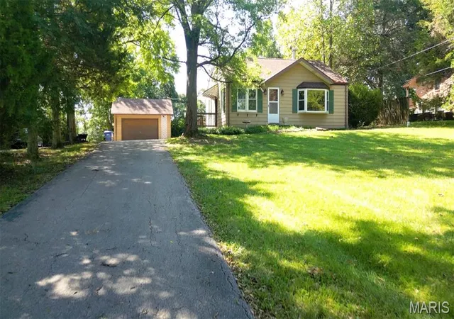 Photo 2 of Sale Pending at 339 Summit Rd, Fenton, MO 63026 | MLS# MIS26053569 | Listing updated on 2026-09-29