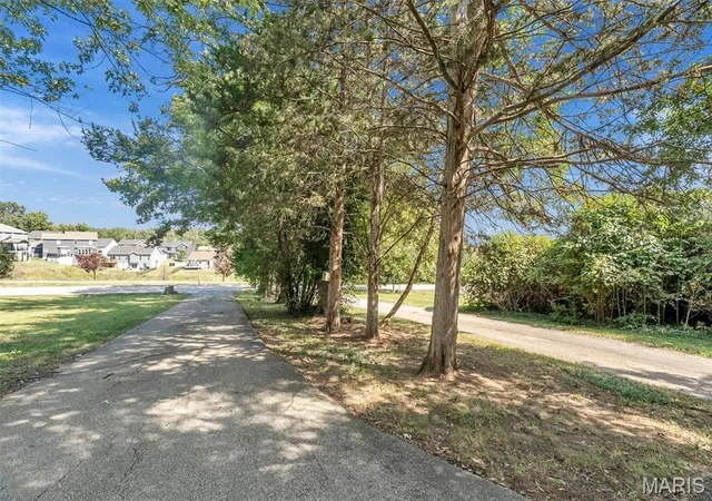 Photo 3 of Sale Pending at 339 Summit Rd, Fenton, MO 63026 | MLS# MIS26053569 | Listing updated on 2026-09-29