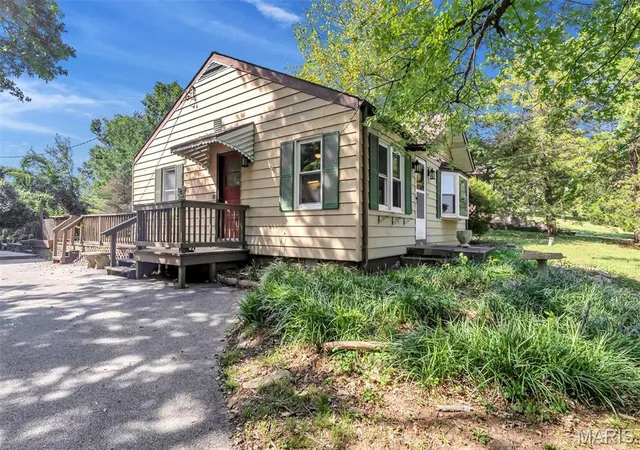 Photo 4 of Sale Pending at 339 Summit Rd, Fenton, MO 63026 | MLS# MIS26053569 | Listing updated on 2026-09-29