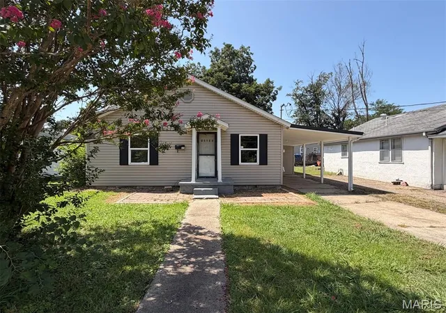 1st image of 324 S Sassafrass St, Dexter, MO 63841 | MLS# MIS26053574