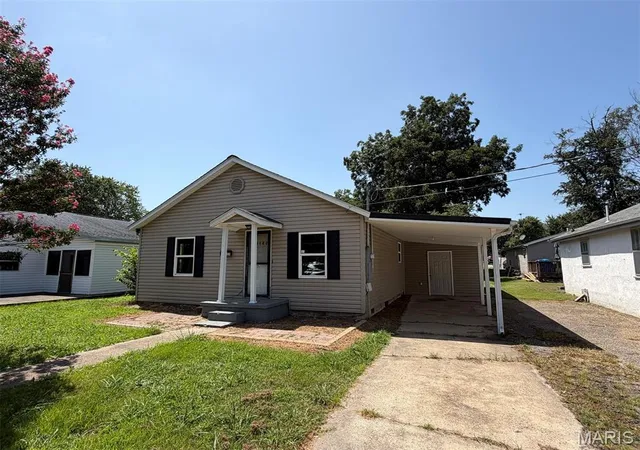 2nd image of 324 S Sassafrass St, Dexter, MO 63841 | MLS# MIS26053574