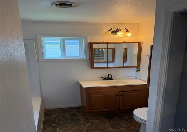 Photo 3 of Single family home for sale at 324 S Sassafrass St, Dexter, MO 63841 | MLS# MIS26053574 | Listing updated on 2026-09-22