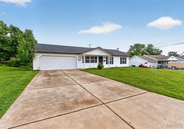Photo 3 of Single family home for sale at 405 Prince Ruppert Dr, O'fallon, MO 63366 | MLS# MIS26053585 | Listing updated on 2026-09-25