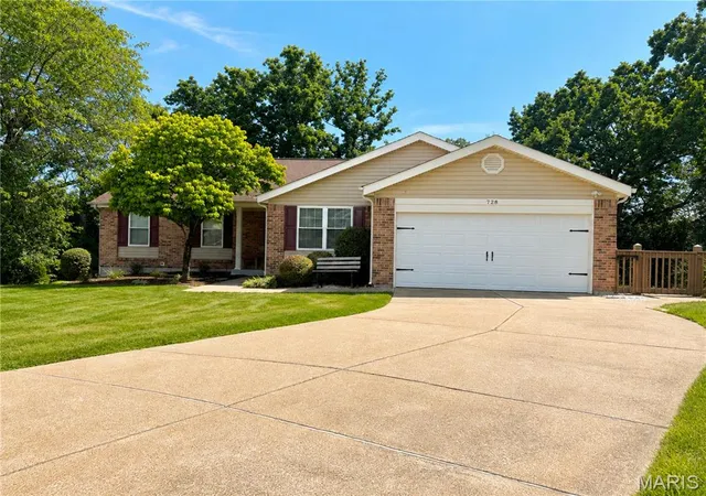 Photo 2 of Single family home for sale at 728 Wisdom Ct, Fenton, MO 63026 | MLS# MIS26053589 | Listing updated on 2026-09-25