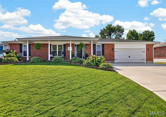 Photo 1 of Sale Pending at 931 Quince Dr, St Charles, MO 63301 | MLS# MIS26053603 | Listing updated on 2026-09-06
