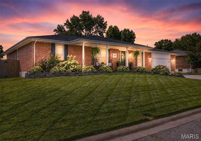 Photo 2 of Sale Pending at 931 Quince Dr, St Charles, MO 63301 | MLS# MIS26053603 | Listing updated on 2026-09-06