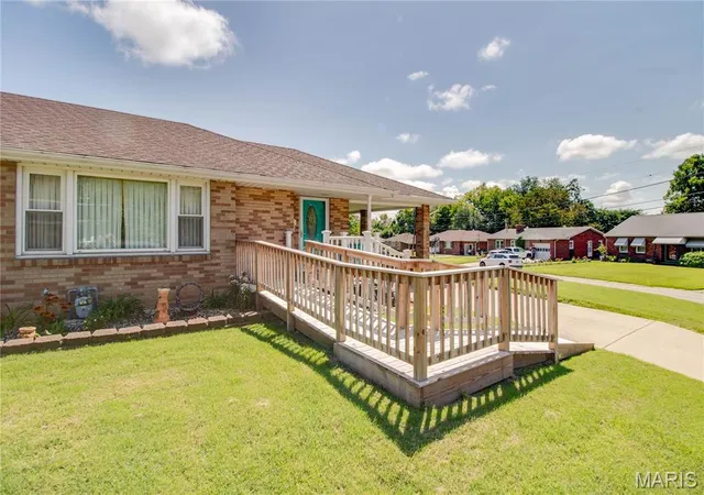 Photo 4 of Single family home for sale at 201 Longfellow Ave, Alton, IL 62002 | MLS# MIS26053606 | Listing updated on 2026-09-25