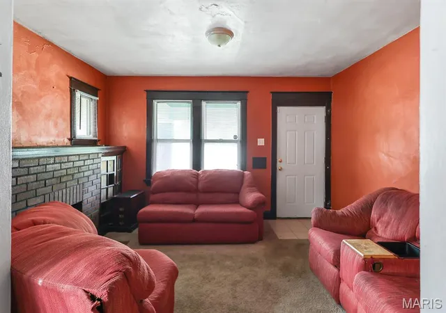 Photo 4 of Sale Pending at 6420 Glenmore Ave, Saint Louis, MO 63121 | MLS# MIS26053622 | Listing updated on 2026-10-02