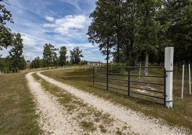 Photo 3 of Single family home for sale at 25200 Raleigh Rd, Waynesville, MO 65583 | MLS# MIS26053623 | Listing updated on 2026-09-28