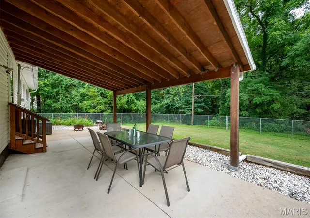 Photo 3 of Sale Pending at 1563 Ville Rosa Ln, Hazelwood, MO 63042 | MLS# MIS26053624 | Listing updated on 2026-08-31