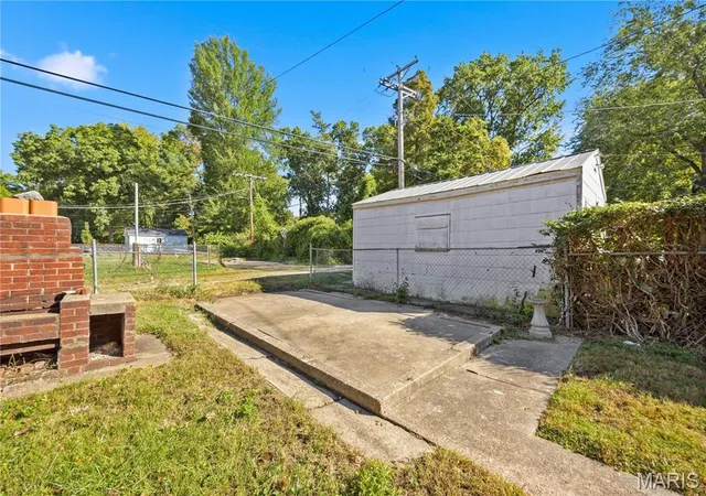 Photo 4 of Single family home for sale at 8249 Appleton Dr, Saint Louis, MO 63132 | MLS# MIS26053626 | Listing updated on 2026-10-26