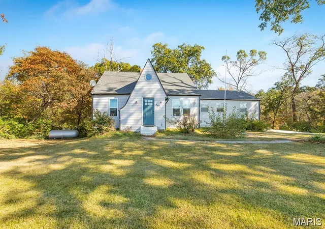 Photo 1 of Single family home for sale at 8617 Godfrey Rd, Godfrey, IL 62035 | MLS# MIS26053632 | Listing updated on 2026-09-22