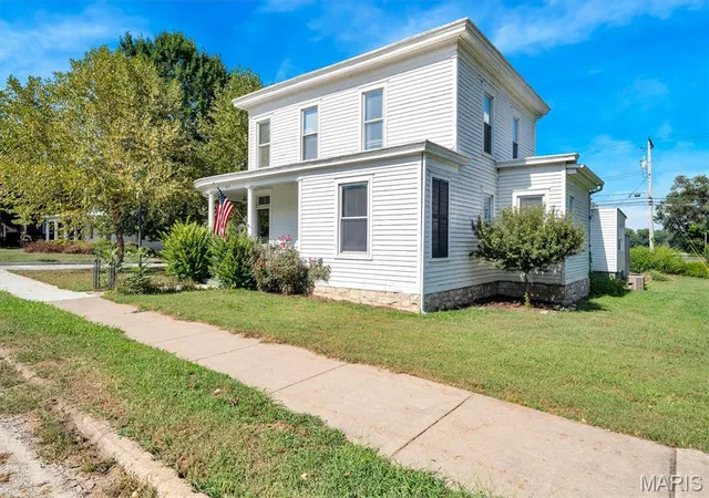 Photo 1 of Single family home for sale at 404 S 2nd Street, Clarksville, MO 63336 | MLS# MIS26053636 | Listing updated on 2026-10-13