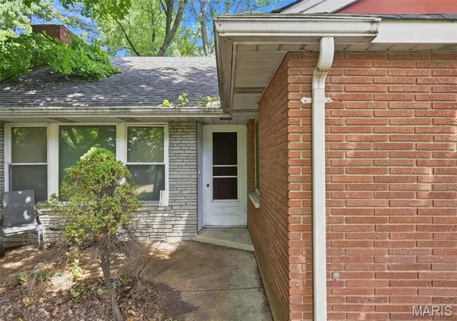 3rd image of 1536 N Elizabeth Ave, Saint Louis, MO 63135 | MLS# MIS26053641