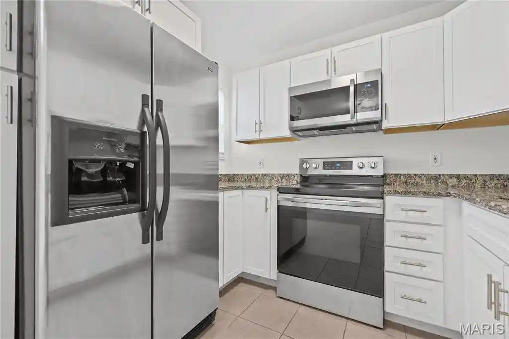 Listing Photo 2 - Condo for sale in 1209 Woodland Pt Dr located at 1209 Woodland Pt Dr, St. Louis, MO 63146 - Unit 1209 Woodland Point Dr