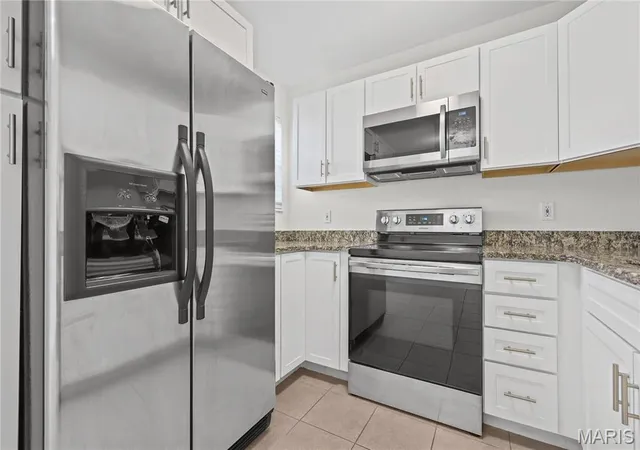 Photo 2 of Condo for sale at 1209 Woodland Point Dr #B, St Louis, MO 63146 | MLS# MIS26053644 | Listing updated on 2026-10-06