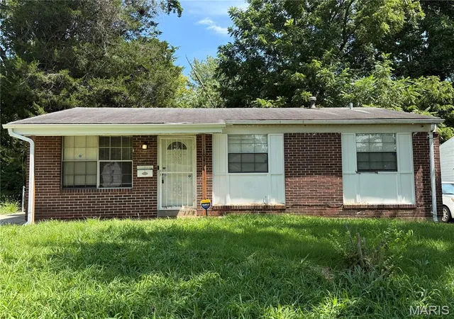 Photo 2 of Single family home for sale at 10414 Royal Dr, Saint Louis, MO 63136 | MLS# MIS26053645 | Listing updated on 2026-08-19
