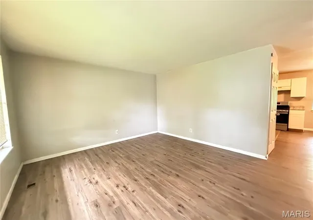 Photo 3 of Single family home for sale at 10414 Royal Dr, Saint Louis, MO 63136 | MLS# MIS26053645 | Listing updated on 2026-08-19