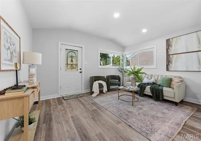 Photo 3 of Single family home for sale at 815 Southmoor Pl, Godfrey, IL 62035 | MLS# MIS26053646 | Listing updated on 2026-09-30