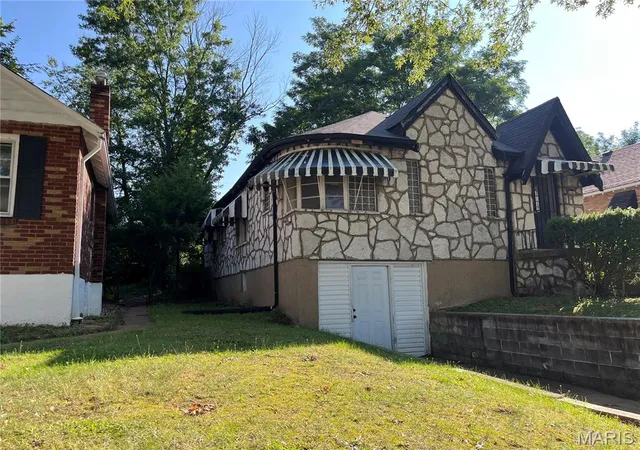Photo 2 of Sale Pending at 6735 Edison Ave, Saint Louis, MO 63121 | MLS# MIS26053648 | Listing updated on 2026-09-03
