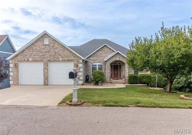 Photo 1 of Sale Pending at 121 Cottonblossom Dr, Hillsboro, MO 63050 | MLS# MIS26053669 | Listing updated on 2026-08-31