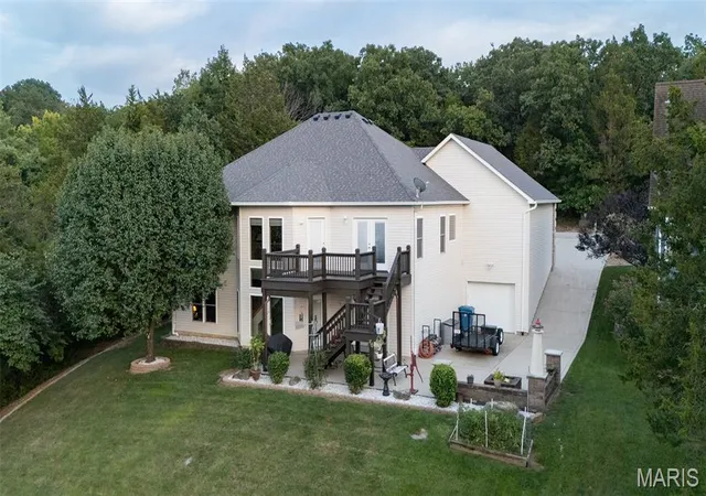 Photo 3 of Sale Pending at 121 Cottonblossom Dr, Hillsboro, MO 63050 | MLS# MIS26053669 | Listing updated on 2026-08-31