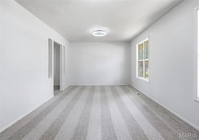 Photo 3 of Single family home for sale at 30 Mar Jacques Dr, Belleville, IL 62226 | MLS# MIS26053672 | Listing updated on 2026-09-05