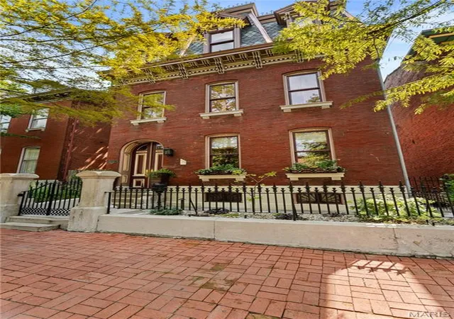 Single family home for sale at 1840 S 8Th St, St Louis, MO 63104 | MLS# MIS26053676