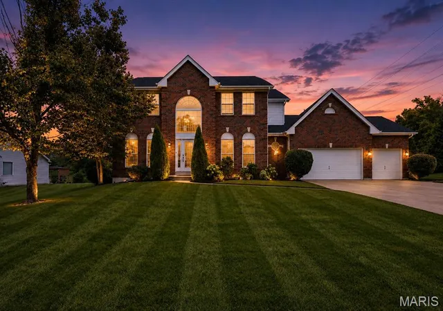 Photo 1 of Sale Pending at 800 Dunbarton Dr, Weldon Spring, MO 63304 | MLS# MIS26053682 | Listing updated on 2026-09-06