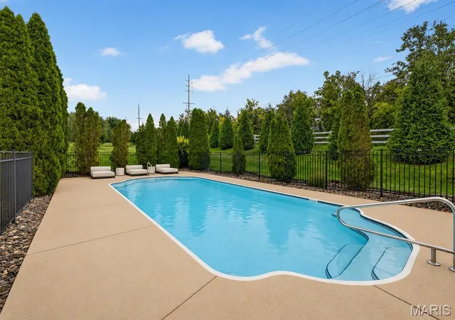 Photo 3 of Sale Pending at 800 Dunbarton Dr, Weldon Spring, MO 63304 | MLS# MIS26053682 | Listing updated on 2026-09-06