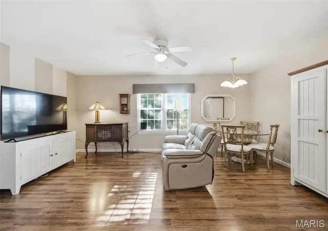 Listing Photo 5 - Condo for sale in building located at 9417 Grn Park Gdns Dr, Saint Louis, MO 63123 - Unit #B
