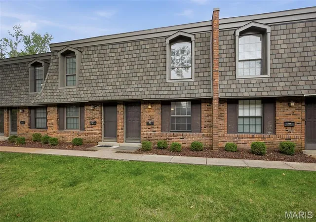 1st image of 1871 Mansard Dr, Saint Louis, MO 63125 | MLS# MIS26053694
