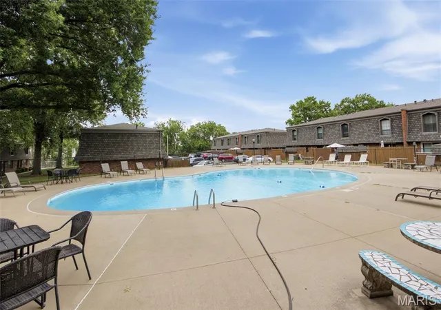 20th image of 1871 Mansard Dr, Saint Louis, MO 63125 | MLS# MIS26053694