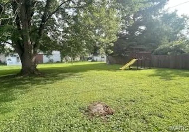 20th image of 327 Sycamore St, Carrollton, IL 62016 | MLS# MIS26053695