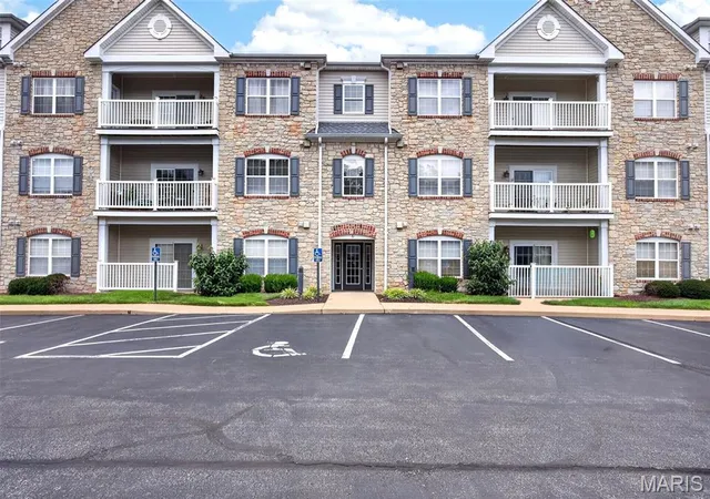 Condo for sale at 6 Monarch Trace Ct #304, Chesterfield, MO 63017 | MLS# MIS26053702