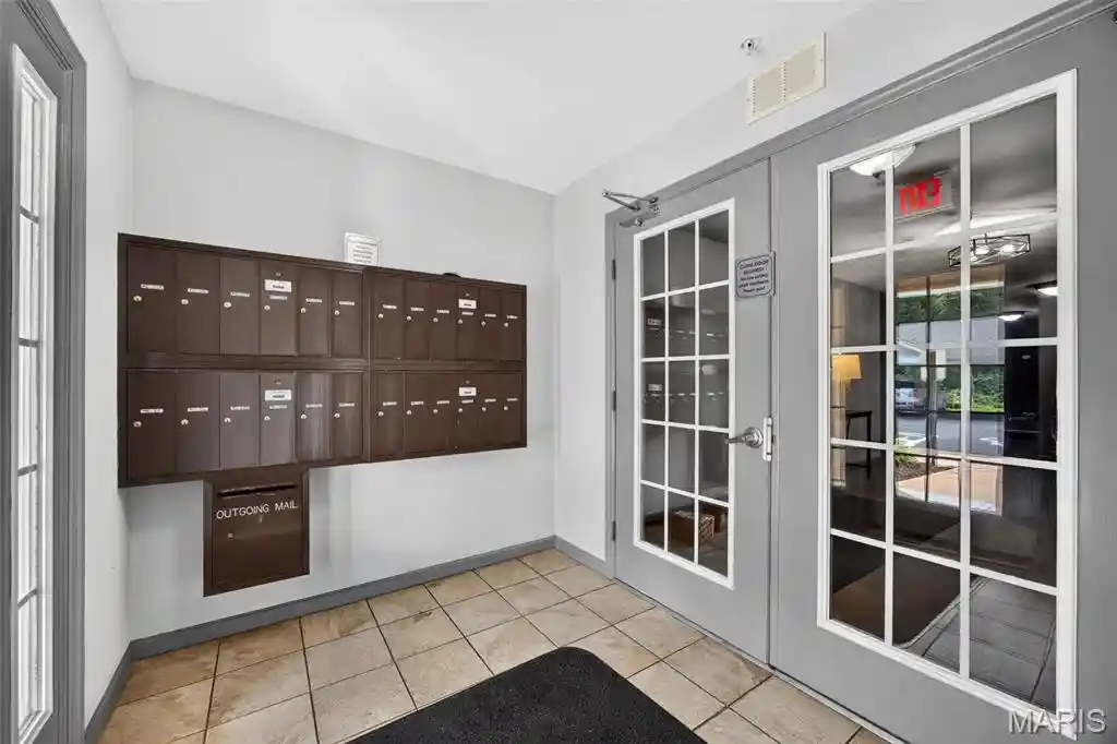 Listing Photo 2 - Condo for sale in 6 Monarch Trace Ct located at 6 Monarch Trace Ct, Chesterfield, MO 63017 - Unit #304