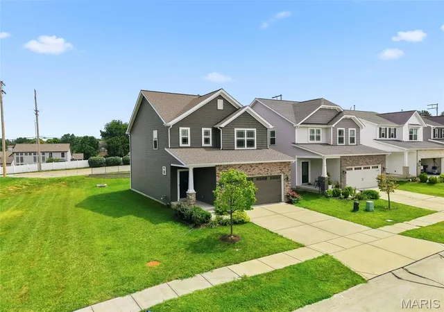 Photo 2 of Single family home for sale at 135 Woodline Ct, St Peters, MO 63376 | MLS# MIS26053705 | Listing updated on 2026-08-31