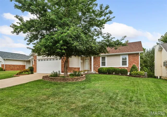 Photo 1 of Sale Pending at 15 Dorchester Ct, St Peters, MO 63376 | MLS# MIS26053710 | Listing updated on 2026-08-29