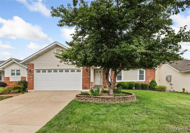 Photo 2 of Sale Pending at 15 Dorchester Ct, St Peters, MO 63376 | MLS# MIS26053710 | Listing updated on 2026-08-29